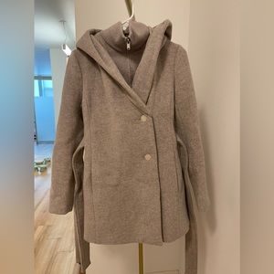 Aritzia’s babaton wool coat